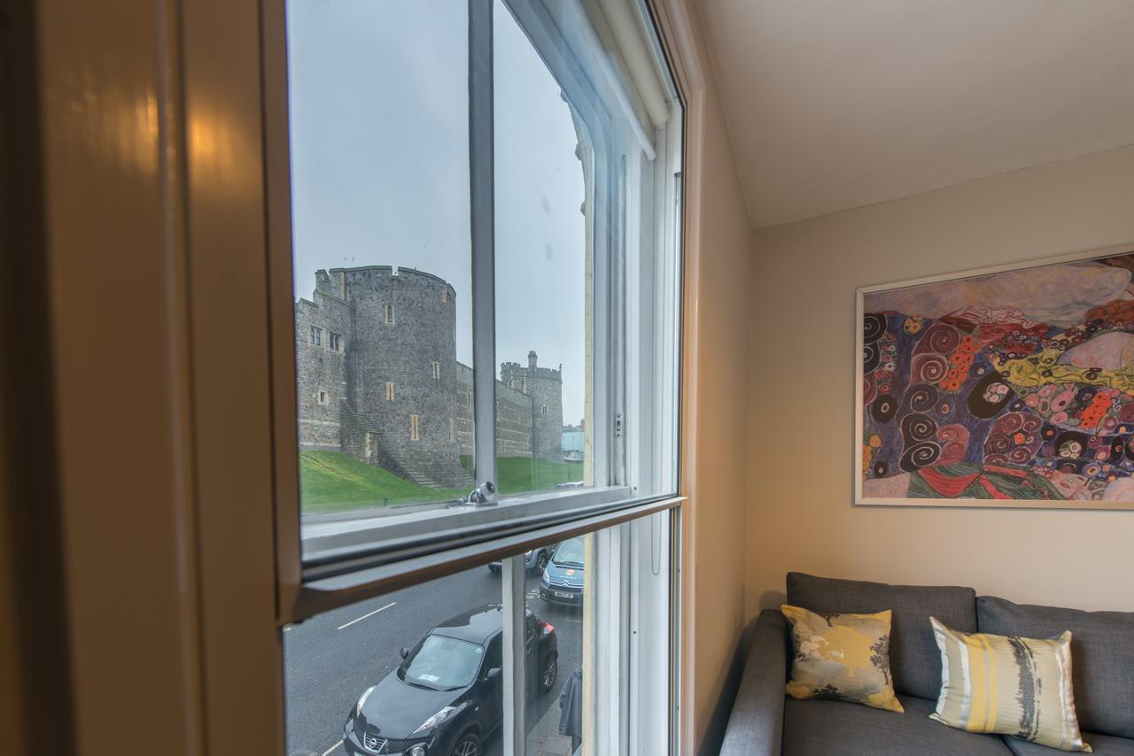 Central Windsor Apartment Facing The Castle Eksteriør bilde